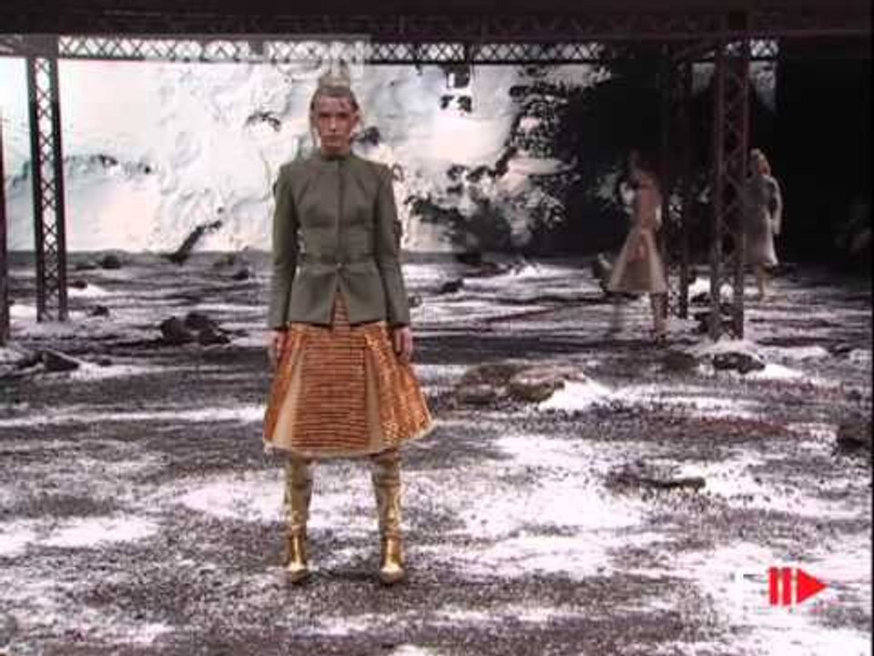 "Alexander McQueen" Autumn Winter 2003 2004 Paris 1 of 4 Pret a Porter Woman by FashionChannel