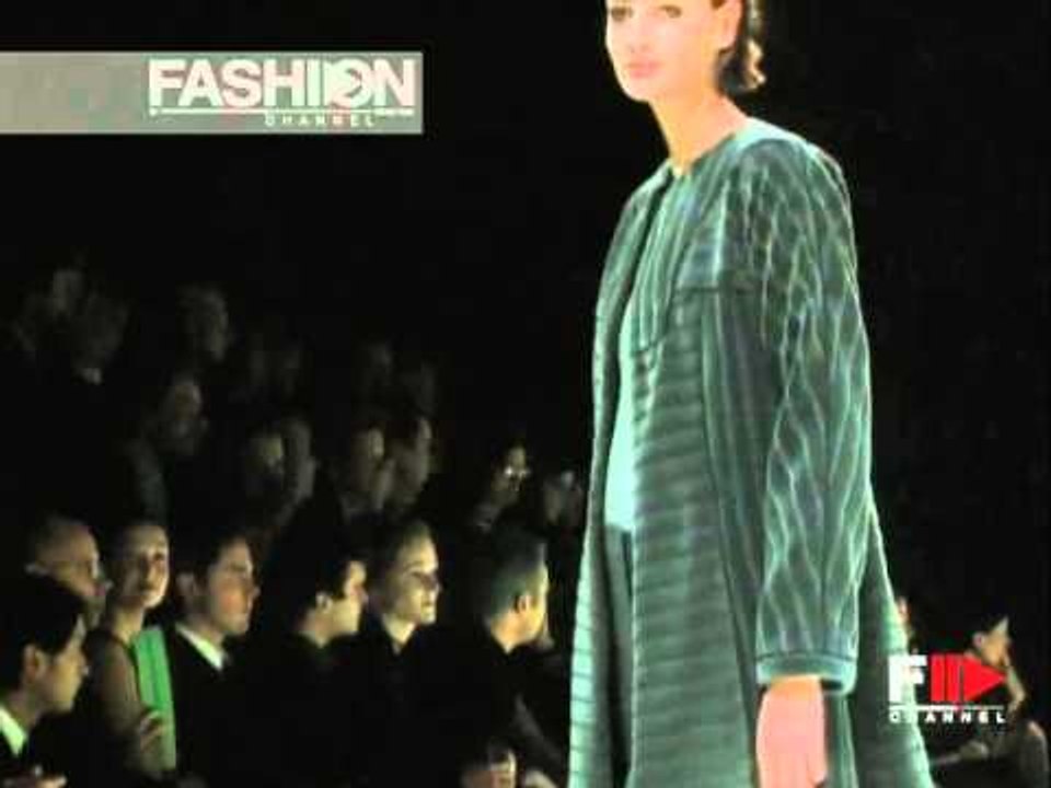 "Giorgio Armani" Autumn Winter 1999 2000 Milan 2 of 4 pret a porter woman by FashionChannel