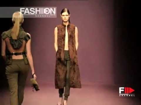 Prada Autumn Winter 1999 2000 Milan 1 of 4 pret a porter woman by FashionChannel