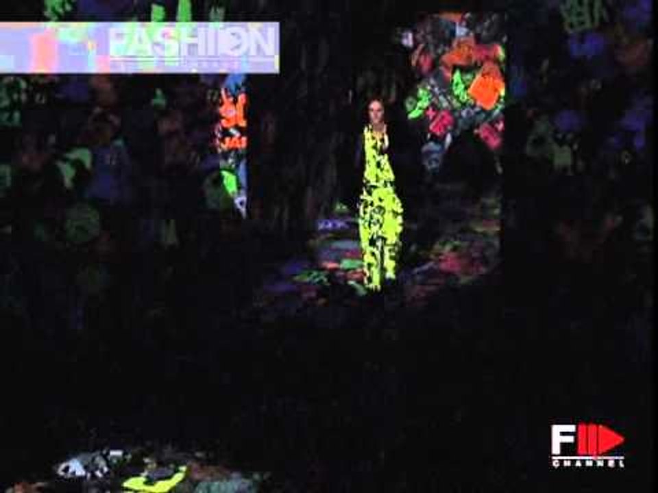 "Versus" Autumn Winter 2002 2003 Menswear 4 of 4 by FashionChannel