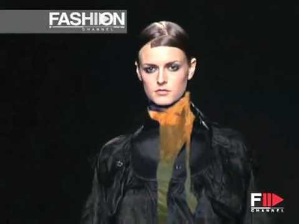 "Viktor & Rolf" Autumn Winter 2002 2003 Paris 1 of 4 Pret a Porter by FashionChannel