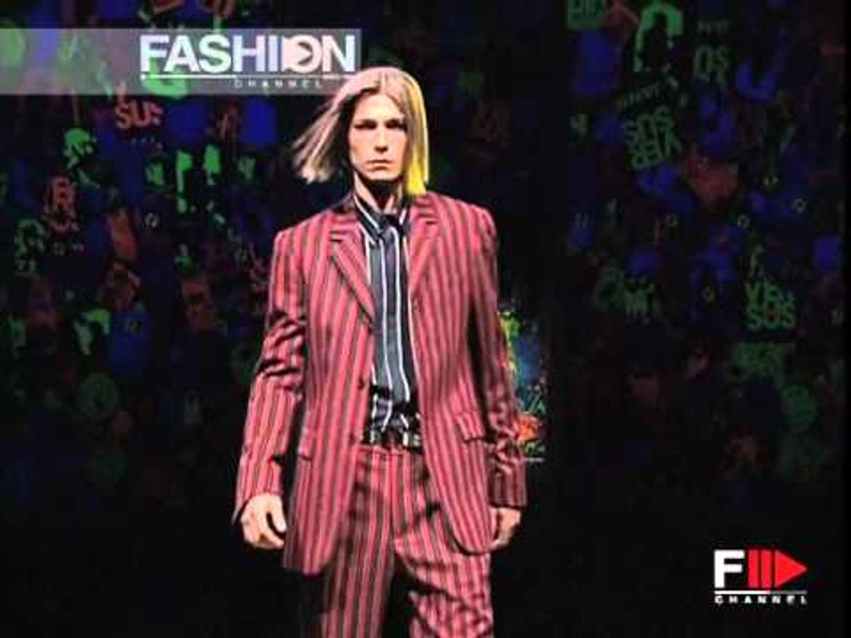 "Versus" Autumn Winter 2002 2003 Menswear 3 of 4 by FashionChannel