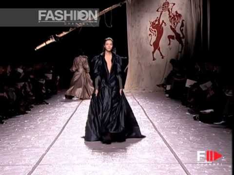 Vivienne Westwood Autumn Winter 2002 2003 Paris 4 of 4 by FashionChannel