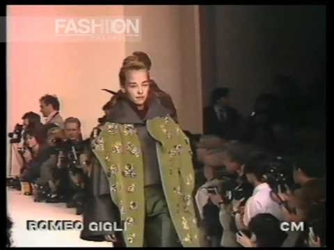 Romeo Gigli Autumn Winter 1989 1990 Milan pret a porter women by Canale Moda