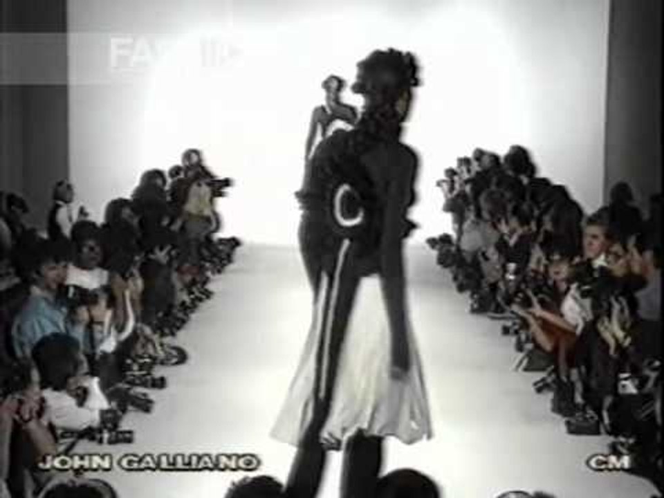"John Galliano" Autumn Winter 1990 1991 Paris Pret a Porter Woman by Canale Moda