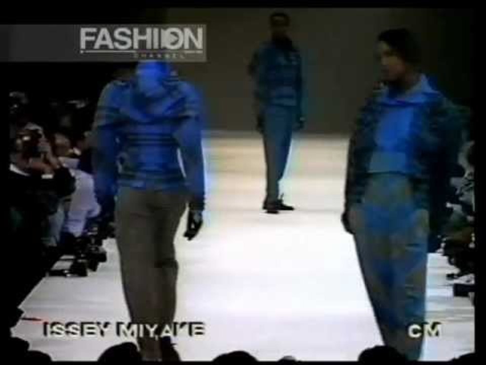 "Issey Myake" Autumn Winter 1989 1990 Paris pret a porter women by Canale Moda