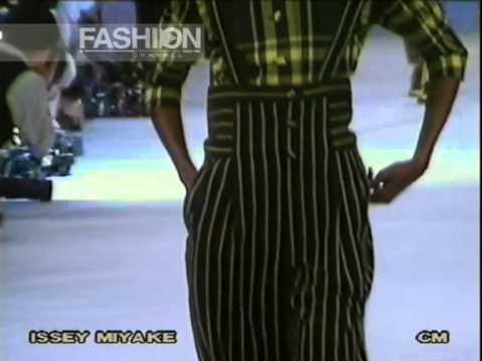 "Issey Miyake" Spring Summer 1990 Paris pret a porter women by Canale Moda