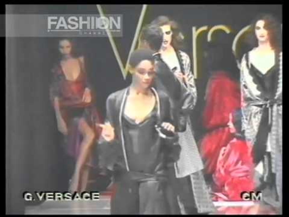 "Gianni Versace" Autumn Winter 1989 1990 Milan pret a porter women by Canale Moda