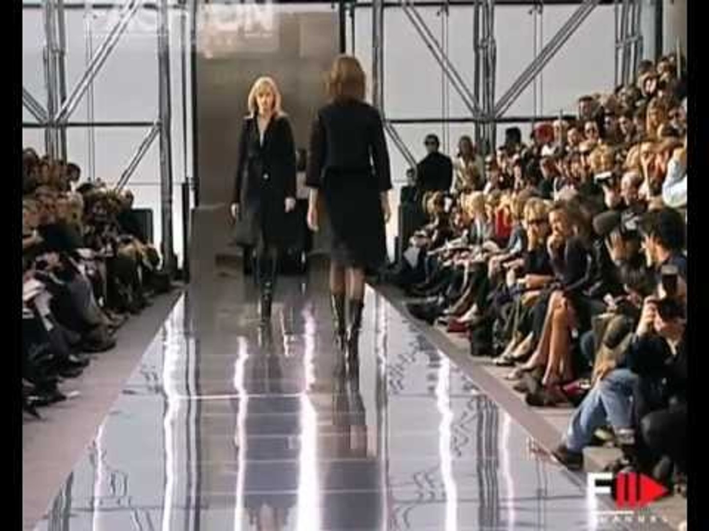 LOUIS VUITTON Fall Winter 2001 2002 Paris - Fashion Channel 
