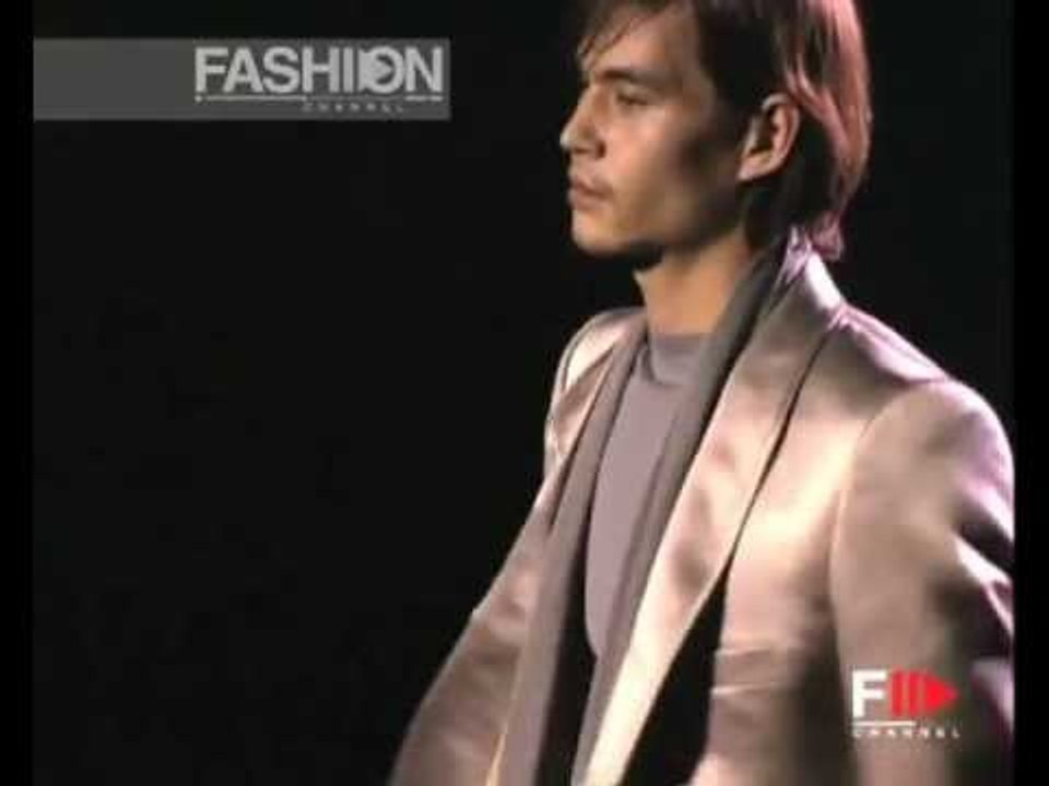 "Gucci" Autumn Winter 2001 2002 Milan 3 of 3 Menswear by FashionChannel
