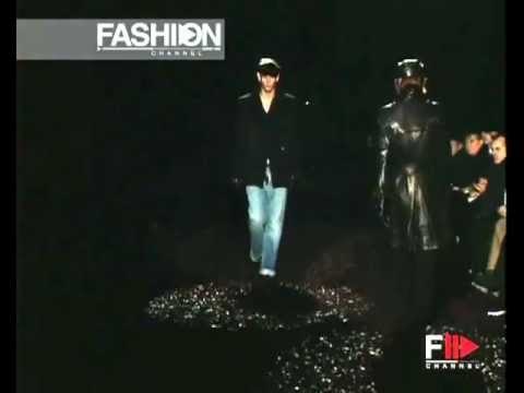 Gucci Autumn Winter 2001 2002 Milan 1 of 3 Menswear by FashionChannel