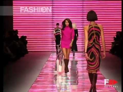Versace Autumn Winter 2001 2002 Milano 3 of 4 pret a porter by Fashion Channel. mov