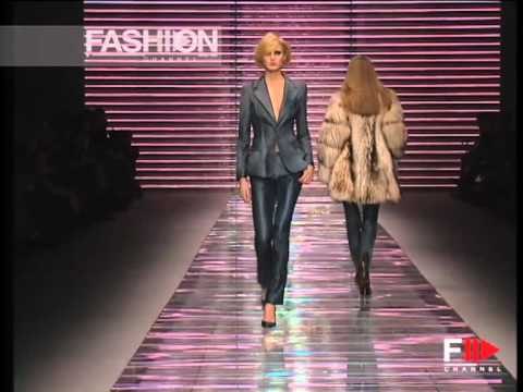 Versace Autumn Winter 2001 2002 Milano 1 of 4 pret a porter by Fashion Channel.mov