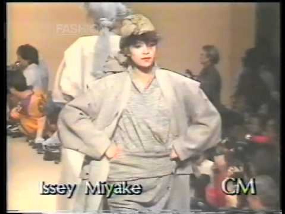 "Issey Miyake" Autumn Winter 1983 1984 Paris Pret a Porter Woman by Canale Moda