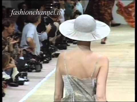 Comme Des Garcons Spring Summer 1992 Paris 3 of 4 Pret a Porter Woman by FashionChannel