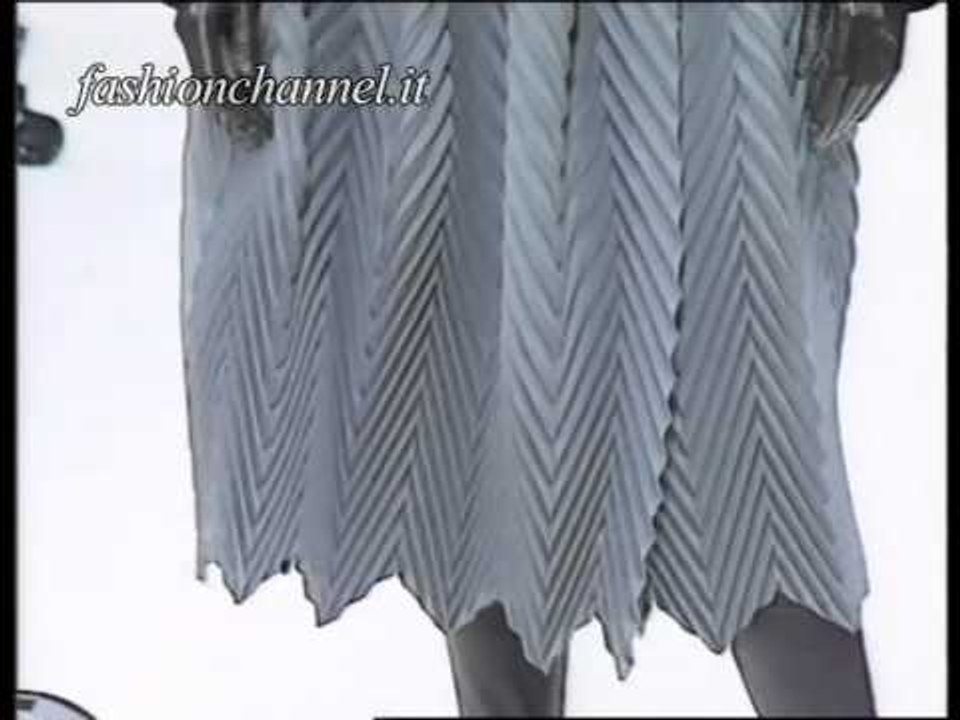 "Issey Miyake" Autumn Winter 1991 1992 Paris 3 of 3 Pret a Porter Woman by FashionChannel