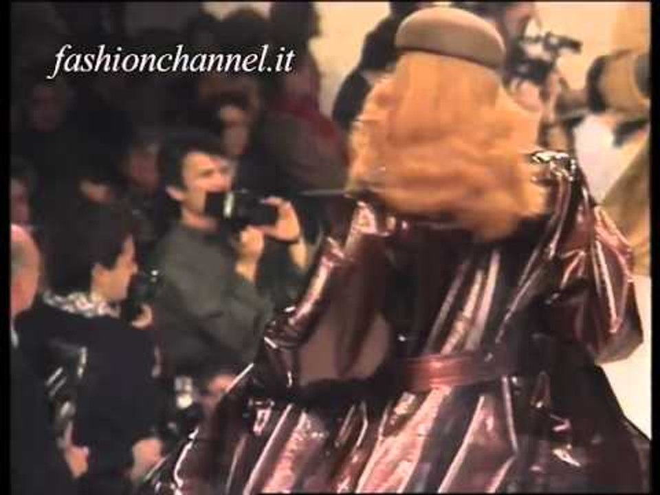 "Givenchy" Autumn Winter 1991 1992 Paris 1 of 4 Pret a Porter Woman by FashionChannel