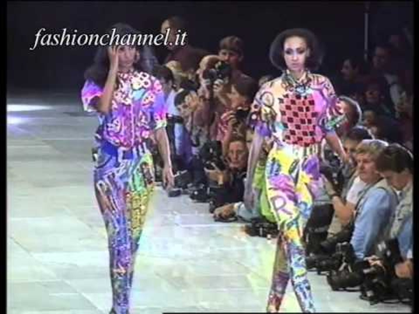 Gianni Versace" Spring Summer 1991 Milan 3 of 3 pret a porter woman by  FashionChannel - video Dailymotion