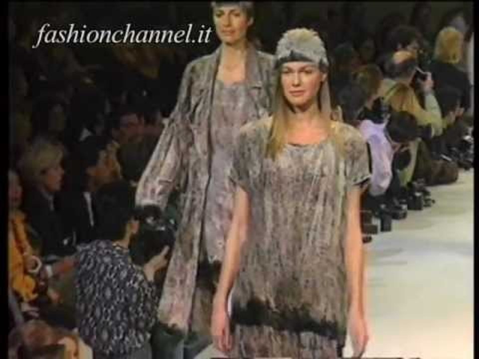 "Issey Miyake" Autumn Winter 1993 1994 Paris 2 of 3 pret a porter woman by FashionChannel