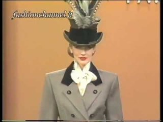 "Hermes" Autumn Winter 1988 1989 Paris 1 of 2 pret a porter woman by FashionChannel