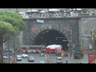 Napoli - Lavoro, i Disperados bloccano la Galleria -1- (10.09.14)