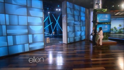 Ice Bucket Challenge : Kim Kardashian relève le défi en direct à la télévision