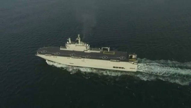 Premières images de la sortie en mer du navire Mistral avec des marins russes à bord