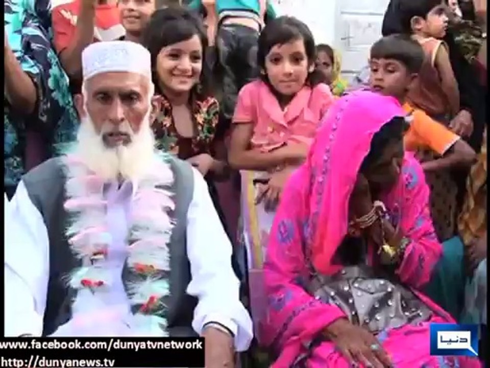 Old Couple Ties Knot In Flood Hit Village Of Gujrat