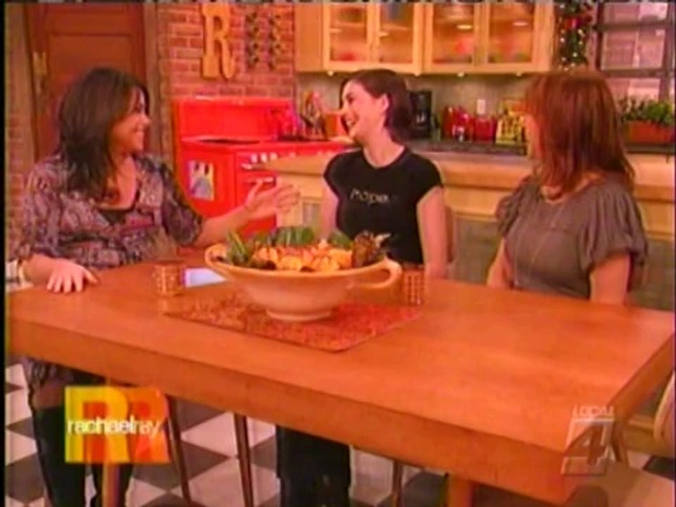 Anne Hathaway - Rachael Ray Show - Dec 2007 part 1