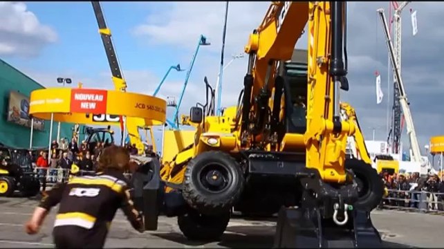 Parkour for JCB_ The Urban Circus _ Parkour Generations