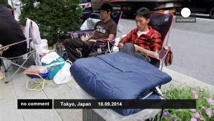 iPhone fever begins in Tokyo
