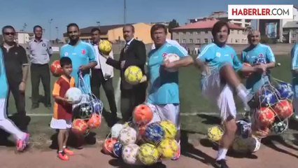 "Futbolun Ustaları, Geleceğin Yıldızlarıyla Buluşuyor" projesi -