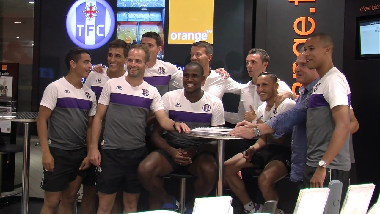 Session dédicaces du TFC chez Orange