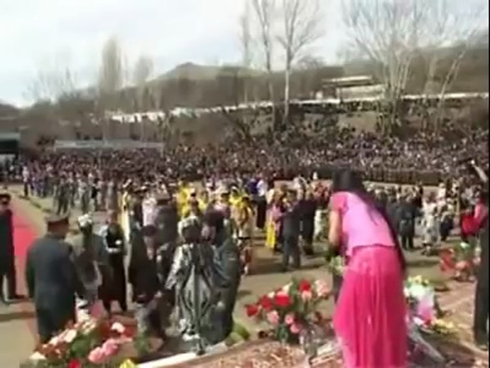 World most beautiful girl singing pashtu song 2013 best song ever -