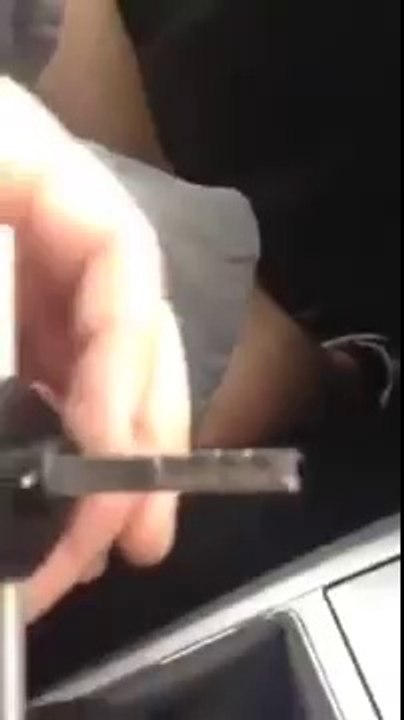 Bangkok.  Nuovo gadget  “chiave-magica”  tra i ladri d’auto. Impressionante