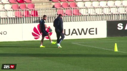 Muito domínio! Simeone mostra controle de bola impressionante