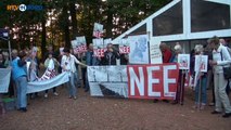 Felle protesten tijdens bijeenkomst over windmolens N33 - RTV Noord