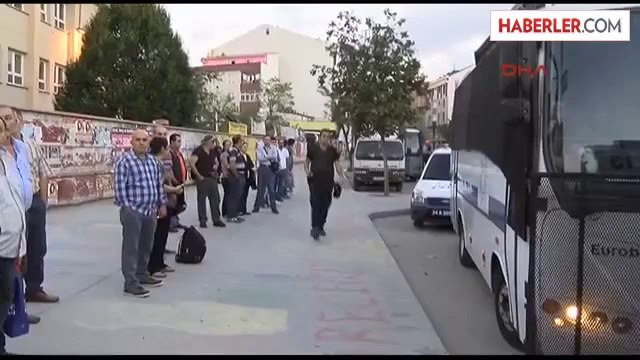 Sultangazi, Gazi Mahallesi'nde Polis Sabaha Karşı Operasyon Düzenledi.