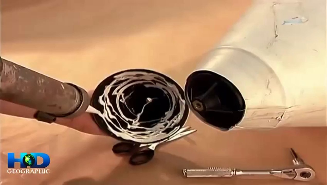 وثائقي كيف تصنع الزوارق المطاطية