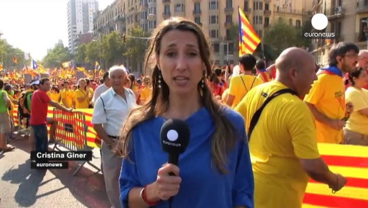 الكاتالونيون يتظاهرون في برشلونه للمطالبة باجراء استفتاء حول الانفصال عن اسبانيا
