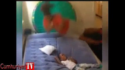 Dikkatsiz anne az kalsın çocuğunu öldürüyordu