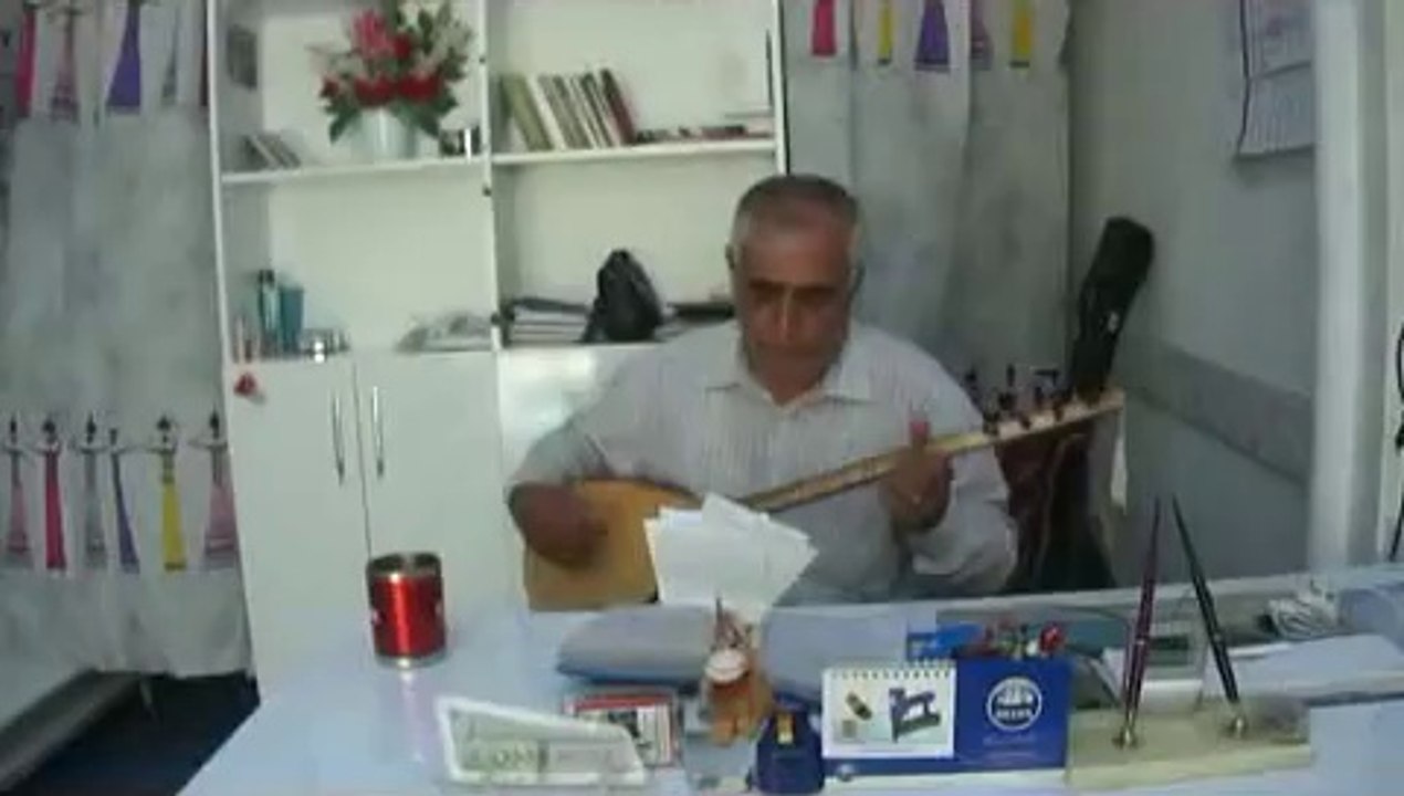Aşık ERCAN-Egim egim olmuş gülün dalları       (Aşık ERCAN Müzik Merkezinde kızım Hasretin özel çekimi)