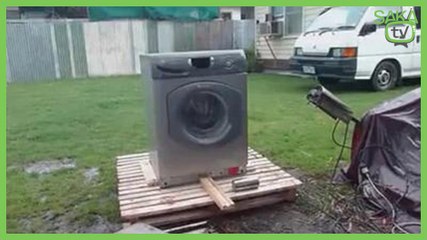 Hunharca Parçalanan Çamaşır Makinası