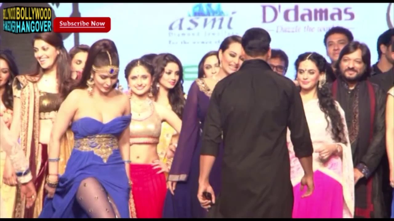 Ankita Shorey's SHOCKING WARDROBE MALFUNCTION | Bollywood Wardrobe Malfunctions 2014