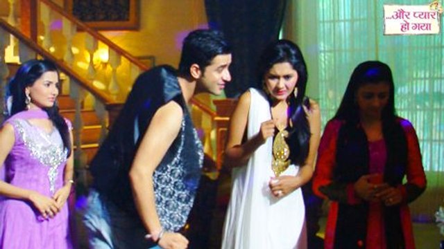 Must Watch - New Man In Avni's Life? | Aur Pyaar Ho Gaya | Zee Tv Show