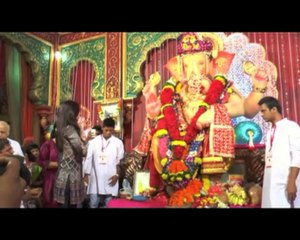 Shilpa Shetty visits Andheri Cha Raja