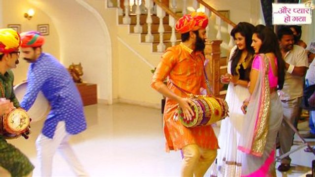 Raj's New Look & Rajasthani Dance For His Love Avni - Aur Pyaar Ho Gaya | Zee Tv Show