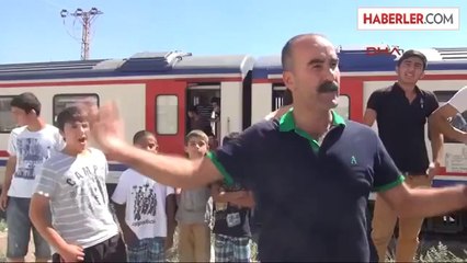 Trenin Çarptığı Minibüste 2 Kişi Yaralandı