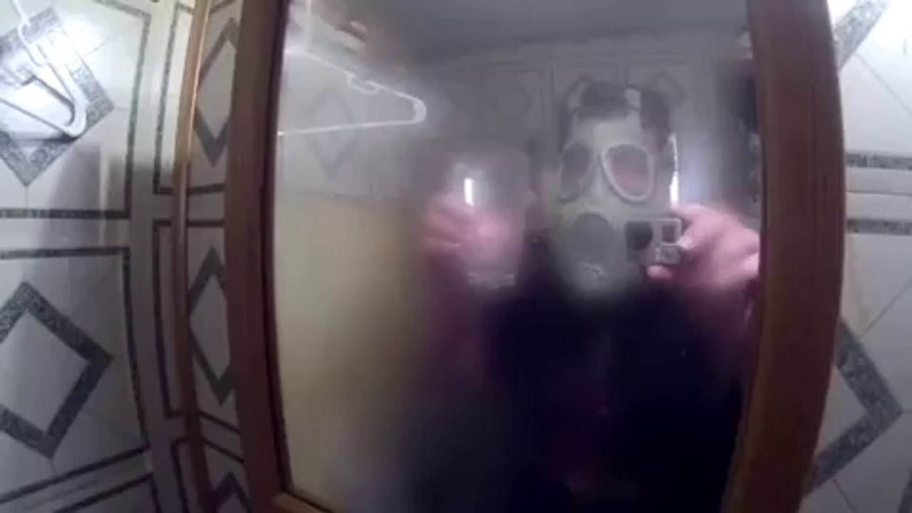 Prank : Un père fait une blague à son fils qui crie comme une fillette !