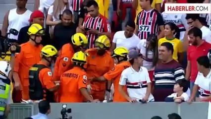 Brezilyalı Taraftar Gole Sevineyim Derken Boynunu Kıracaktı
